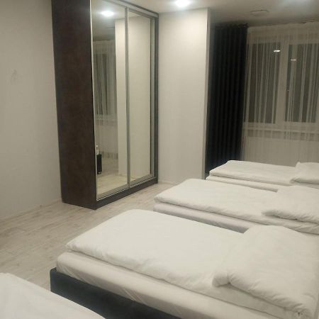Appartement Як Вдома ! à Oujhorod Extérieur photo